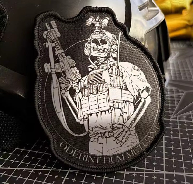 Patch Tattica "Oderint Dum Metuant" – Design Skull Operator