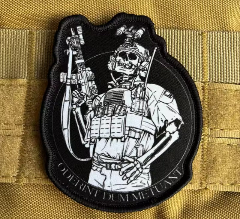 Patch Tattica "Oderint Dum Metuant" – Design Skull Operator
