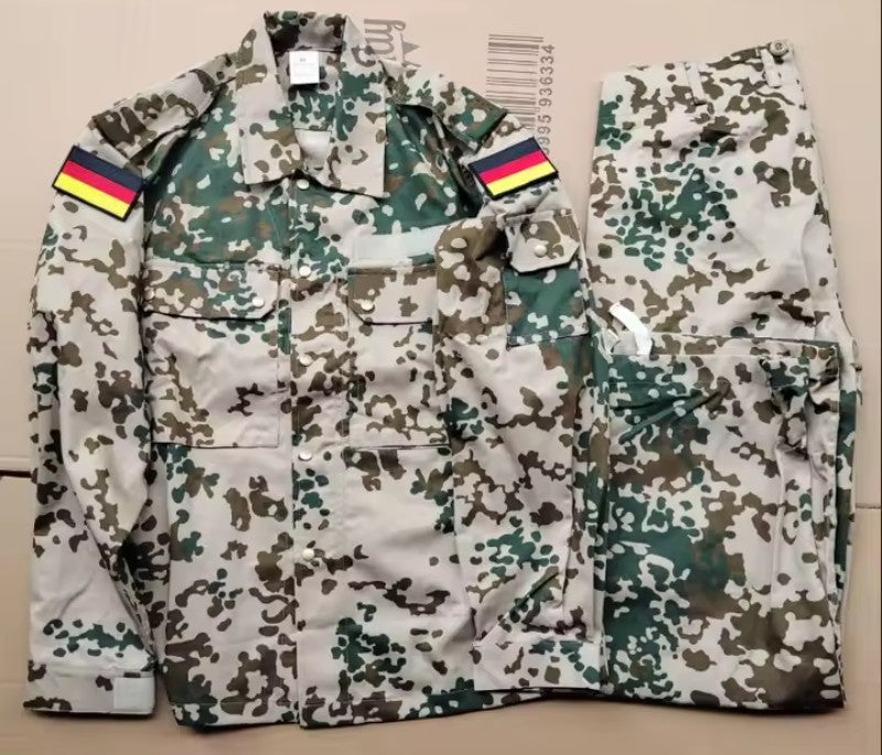 Uniforme Tattica "Bundeswehr Style" - Set Mimetico Flecktarn con Patch Bandiera