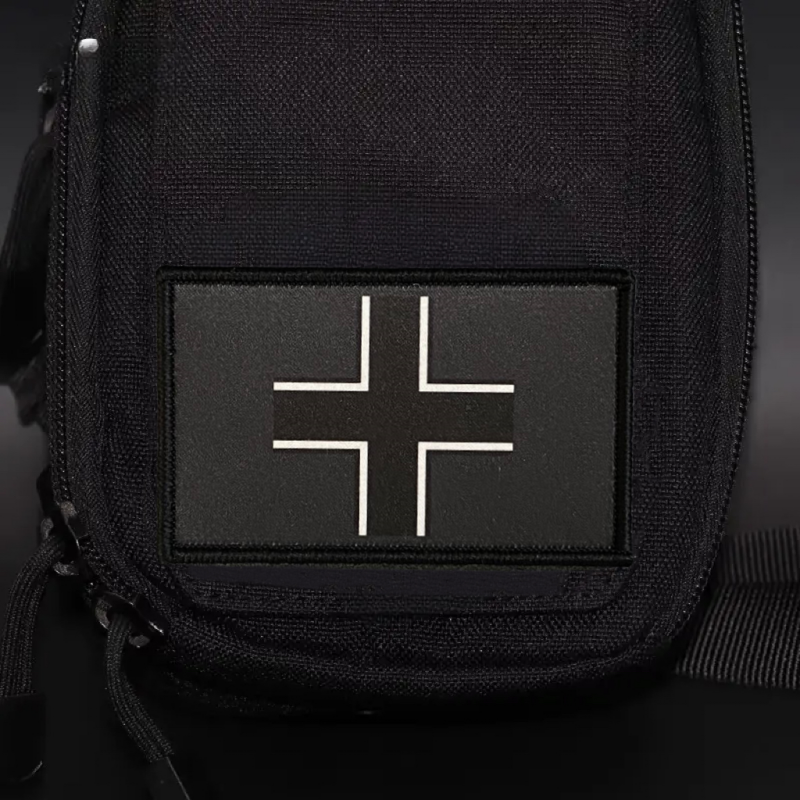 Patch Tattica "Iron Cross" – Profilo Minimalista Nero/Grigio
